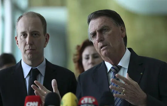 Prefeitos de Manaus e Sorocaba prestam apoio a Bolsonaro