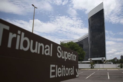 Justiça Eleitoral recebe 68 mil denúncias de propaganda irregular