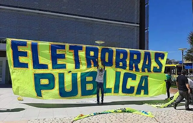 Em luta contra demissões na Eletrobras