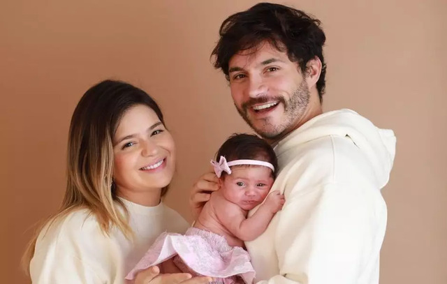 Eliezer diz que filha com Viih Tube sente dores e casal faz testes com o bebê