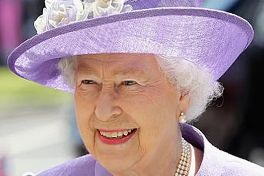 Rainha Elizabeth II testa positivo para covid-19