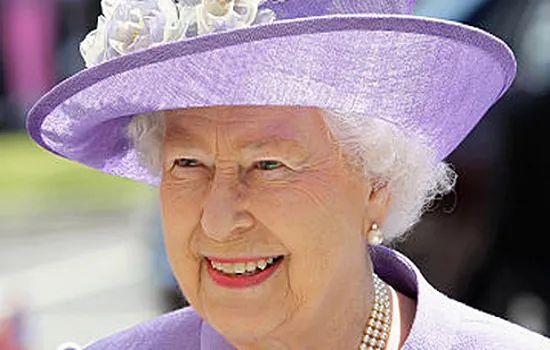 Rainha Elizabeth II testa positivo para covid-19