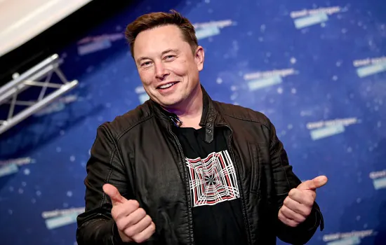 Elon Musk vende mais US$ 1 bilhão em ações da Tesla; total chega a US$ 10 bilhões