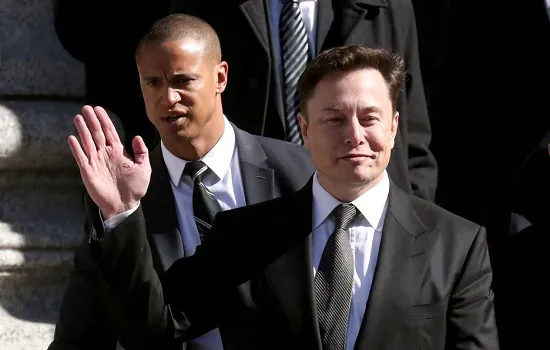 Musk se compromete a mobilizar mais recursos próprios para a compra do Twitter