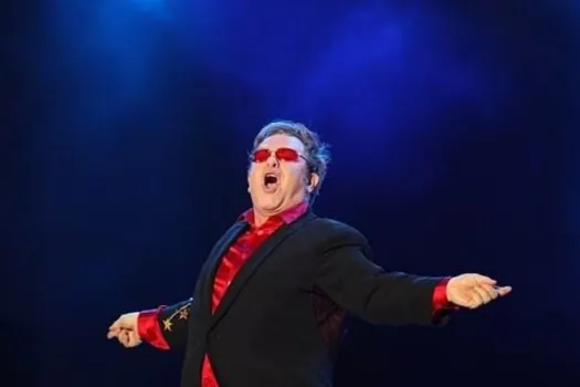 Musical ‘It’s Me: Elton’ mostra luta de Elton John contra a cocaína