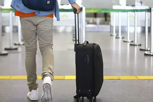 Anvisa: uso de máscaras continua obrigatório em aeroportos e aeronaves