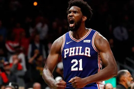 Candidato a MVP, Embiid brilha e garante Philadelphia 76ers nos playoffs da NBA