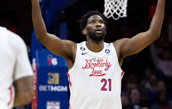 Embiid exibe performance histórica e Philadelphia 76ers bate Utah Jazz na NBA