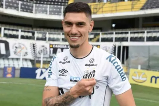 Santos anuncia  a contratação do zagueiro Emiliano Velázquez