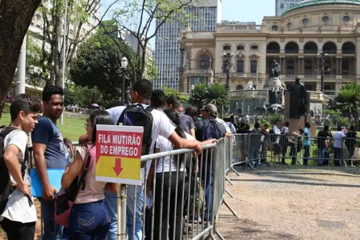 Taxa de desemprego fica em 7,10% no trimestre encerrado em maio, revela IBGE