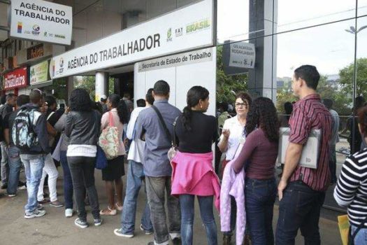 Taxa de desemprego na OCDE se mantém em 4,9% em maio, perto da mínima histórica