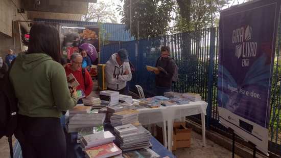 EMTU celebra o Dia Nacional do Livro com a distribuição de mil obras