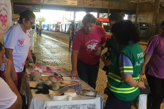 Terminais da EMTU recebem ações para passageiras durante o Outubro Rosa