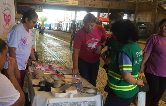 Terminais da EMTU recebem ações para passageiras durante o Outubro Rosa