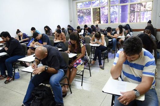 MEC cria programa de apoio a escolas públicas com aulas noturnas