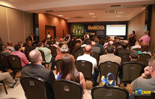 Prefeitos de todo o país debatem financiamento da educação