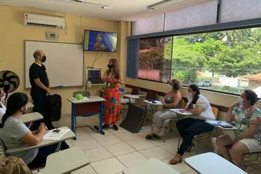 Ribeirão Pires promove reunião estratégica com professores de inglês da rede municipal