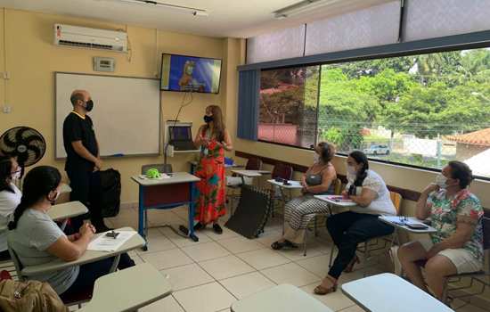 Ribeirão Pires promove reunião estratégica com professores de inglês da rede municipal