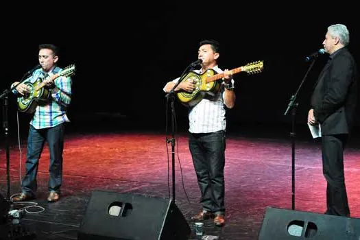 Encontro de Repentistas no Teatro Clara Nunes