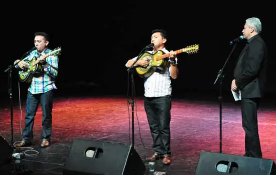 Encontro de Repentistas no Teatro Clara Nunes