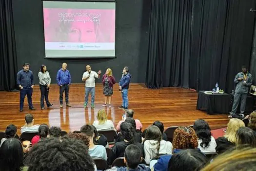 Primeiro dia de Encontros com Clarice reúne cerca de 70 educadores e alunos