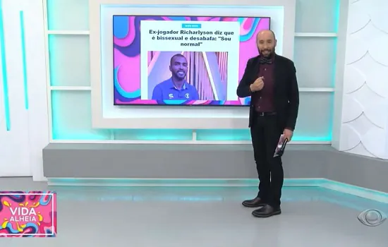 Apresentador se desculpa após bifobia ao vivo com ex-jogador Richarlyson