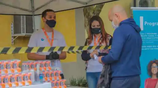 ENEL realiza troca de lâmpadas e geladeiras para moradores da Zona Sul da capital