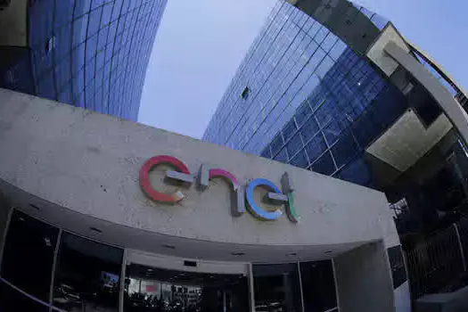 Enel SP retira postes da região central da capital paulista