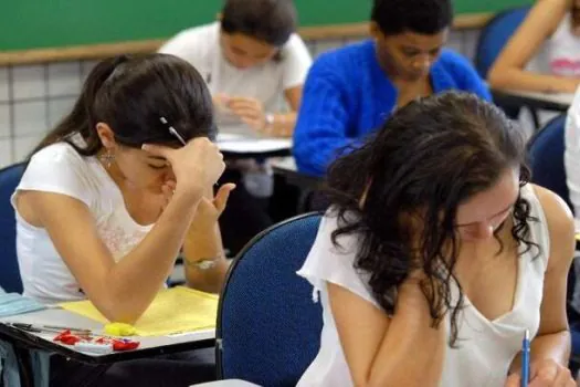 Alunos de SP recebem orientação para solicitar ou atualizar documentos antes do período de provas