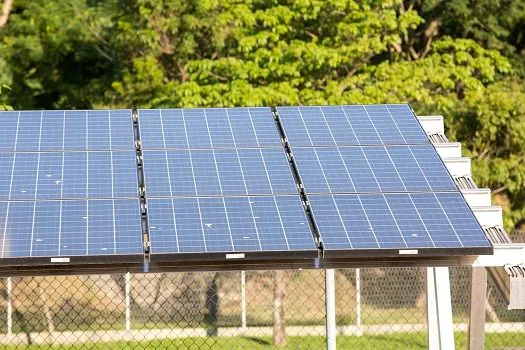 Aumento do consumo de energia solar traz projeções otimistas ao setor