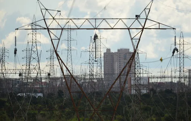 Falha em equipamento de usina contribuiu para apagão