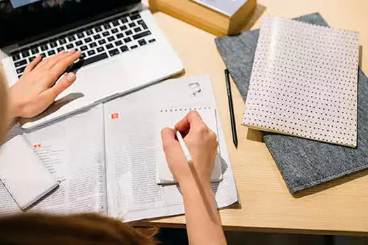 Curso Poliedro promove aulão on-line gratuito para a Unicamp