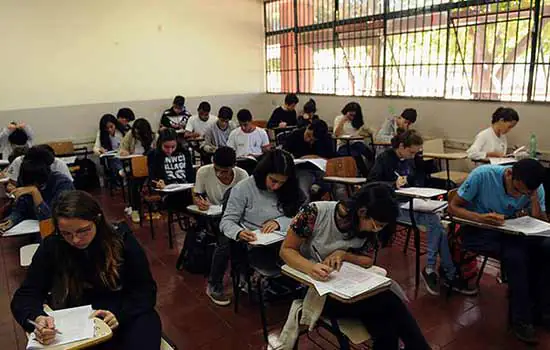 Ideb do ensino médio tem maior alta da história