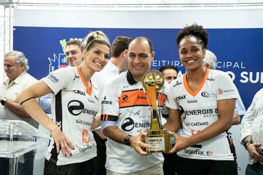 São Caetano firma convênios com entidades esportivas e homenageia campeã da Superliga B