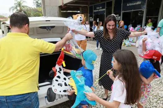 Santo André entrega 8 mil brinquedos a crianças de entidades assistenciais