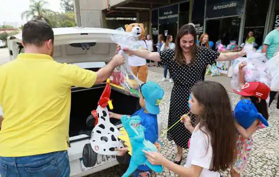 Santo André entrega 8 mil brinquedos a crianças de entidades assistenciais