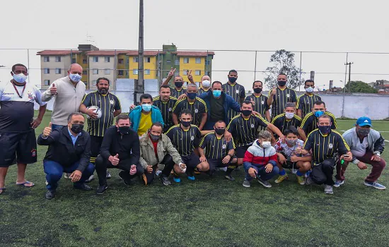 Prefeito Orlando Morando entrega reforma do Campo do Corinthinhas