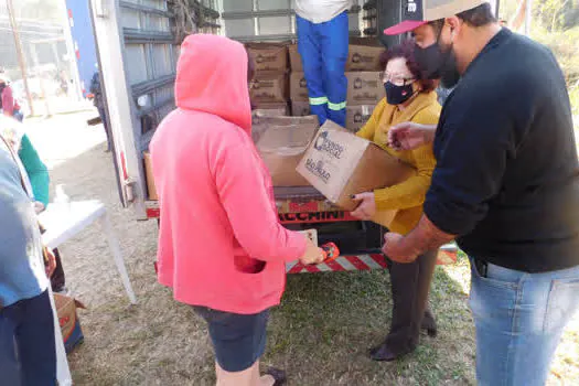 Fundo Social de Ribeirão Pires entrega 200 cestas no SOMA