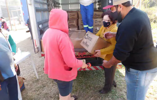 Fundo Social de Ribeirão Pires entrega 200 cestas no SOMA