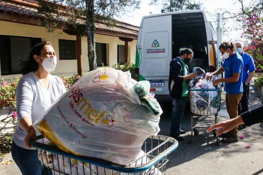 Fundo Social de São Bernardo entrega mais 4.500 cobertores e pares de meias para entidades