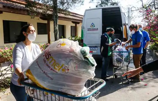 Fundo Social de São Bernardo entrega mais 4.500 cobertores e pares de meias para entidades