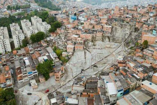 Morando entrega obra de contenção de riscos que traz proteção a 400 famílias