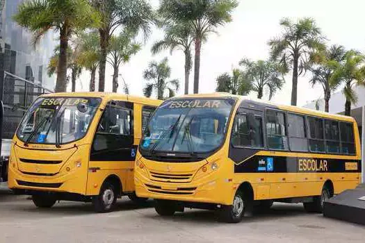 Seduc-SP entrega 35 ônibus escolares para municípios