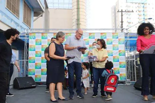 Diadema inicia entrega de uniformes escolares