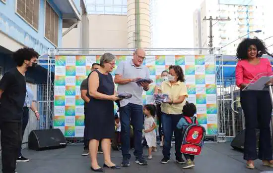 Diadema inicia entrega de uniformes escolares