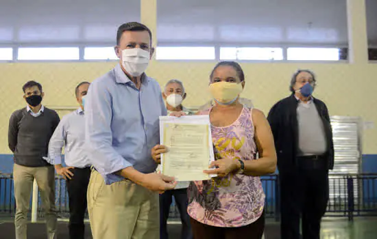 Orlando Morando inicia a entrega de escrituras de 1.889 imóveis no Jardim das Orquídeas