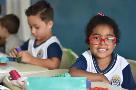 Ribeirão Pires segue cronograma de entrega de uniformes e kits escolares