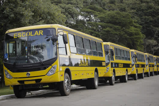 Educação SP entrega ônibus escolares a 11 municípios paulistas