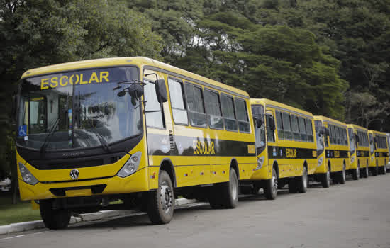Educação SP entrega ônibus escolares a 11 municípios paulistas