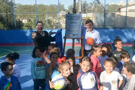 Prefeitura de São Bernardo entrega quadras reformadas em escola do Baeta Neves